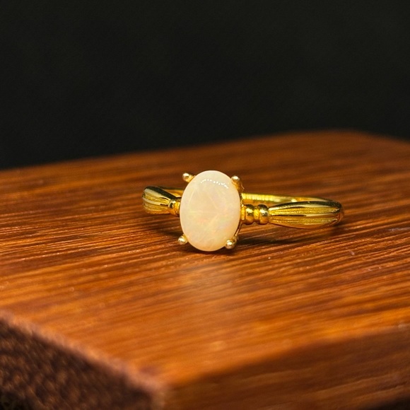 White Mezezo Broad Stripe Ethiopian Welo 18k Gold Adjustable Opal Handmade Ring - Picture 3 of 6